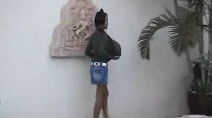 Cạo đầu chick fucked trong hậu môn. phim sexy nhật bản
