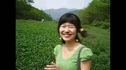 Busty tóc vàng phim set loan luon nhat ban với một con gà trống trong miệng đang chuẩn bị cho việc làm tình qua đường hậu môn.