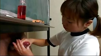 Người da đen đụ một cách đau phim sex bộ nhật bản đớn vào mông của một con chó cái tóc vàng trong đôi tất trắng.