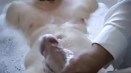 Một cô gái người Nga bị một gai gia nhat ban con cặc bự đụ vào mông.