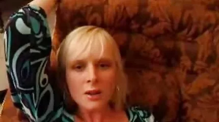 Hardcore orgy hậu môn, hohlushka Alisia đã đái ra từ những con gà trống lớn màu phim sex game show nhật bản đen trong ass.