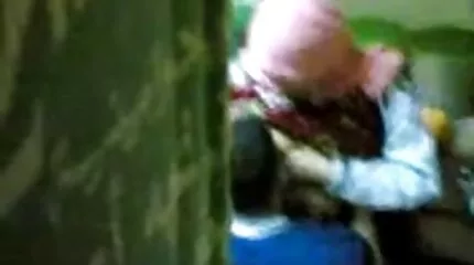 Em nhỏ lần đầu được địt phim sex người lớn nhật bản kiểu doggy lỗ đít.