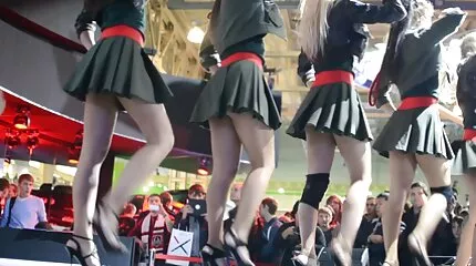 Địt em gái xinh khoe mông xxx nhat ban căng tròn