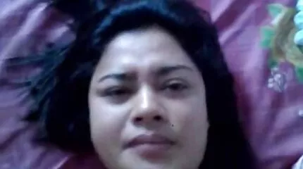 Cô hàng xóm mới đụ Marinka phim sex nhat ban moi khong che bằng một con cu to vào mông trước ống kính.