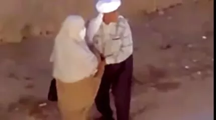 Thâm nhập gấp đôi vào một cô gái trẻ tóc nâu xxx video nhật bản với cặp mông đẹp.
