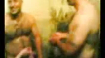 Cô gái tóc nâu la hét khó khăn từ tinh ranh trong seẽ nhat ban ass.