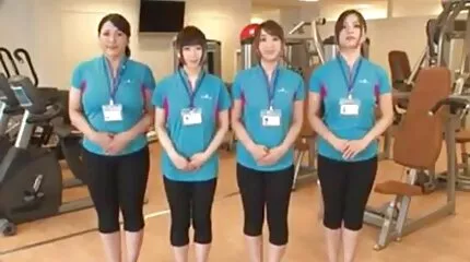 Nhóm quan hệ tình dục qua đường sex đồng tính nam nhật bản hậu môn với hai cô gái tóc vàng gợi cảm trong kem.