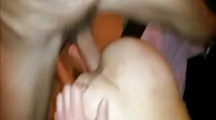 Người phụ nữ phim sex phim sex nhật bản dọn phòng trẻ người Nga đi tắm và bị chịch trên sàn nhà.