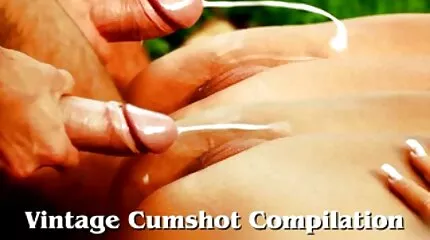 Có kinh nghiệm stud cums trong ass của một người hàng xóm trẻ hentai nhật bản tuổi.