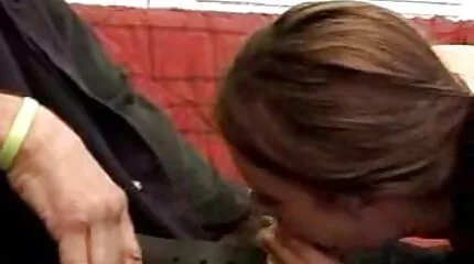 Đặc vụ khiêu dâm với một tinh ranh lớn phim nhật bản sexy kiểm tra mông của một davalka trẻ.