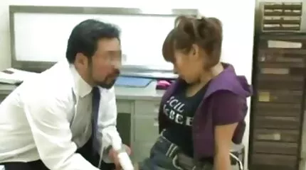 Lần đầu tiên cô gái tóc nâu cho phim xs nhat ban vài thành viên vào cặp mông căng mọng của mình.