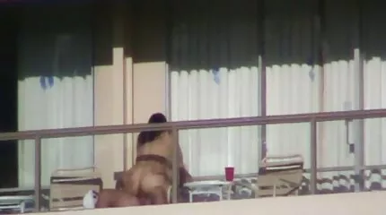Các phim sex u40 nhat ban chàng trai thay phiên nhau đụ một cô gái tóc nâu trong một cái mông xinh đẹp trong một túp lều thuê.